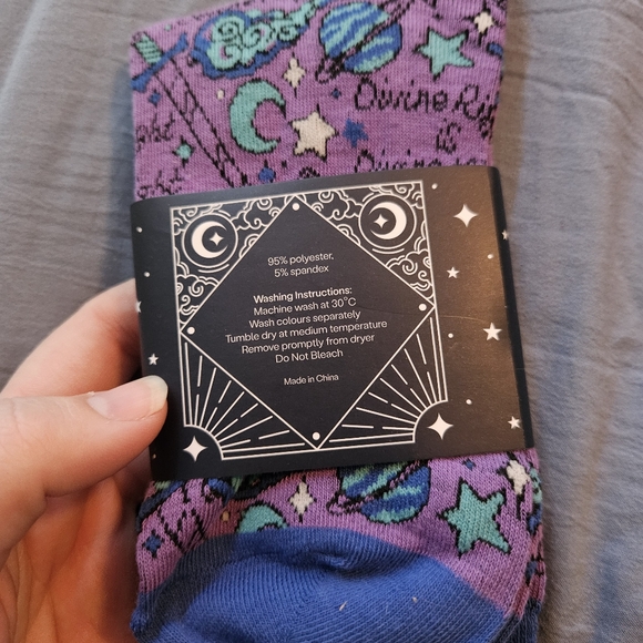 Illumicrate "Divine Right" socks - Picture 2 of 2